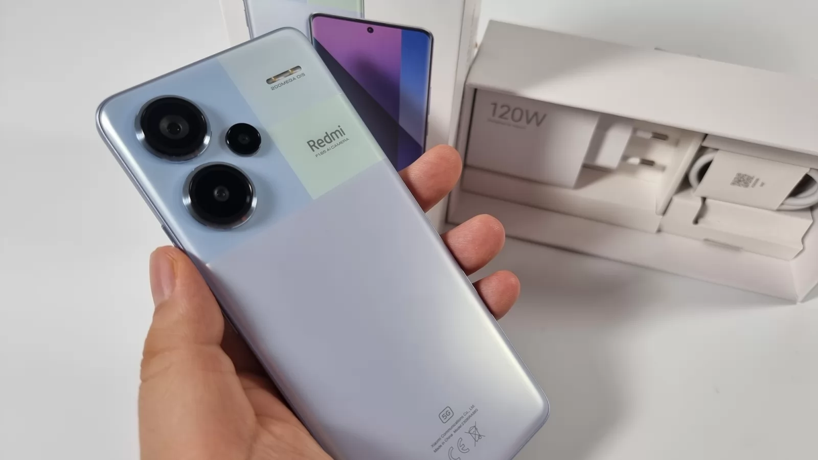 Câte update-uri software majore oferă Xiaomi pentru telefoanele din seria Redmi Note 13 și cum se compară cu rivalii