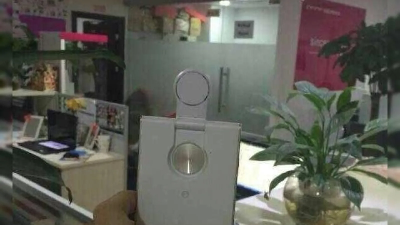 Noi imagini hands on cu Doov V1, telefonul cu camera rotativă flip Își fac apariția pe Weibo