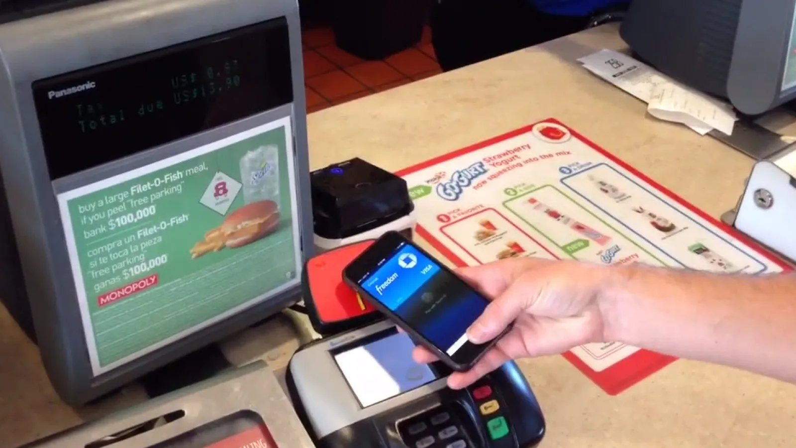 Iată cum poți folosi Apple Pay pentru a plăti masa la McDonald`s (Video)