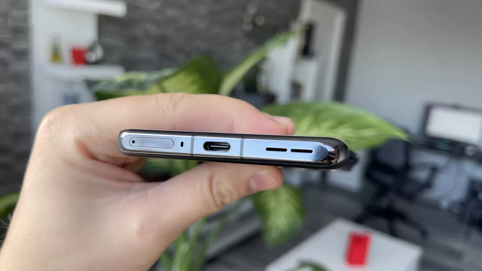 OnePlus 12: Conectivitate ce descrie un flagship veritabil, cu de toate