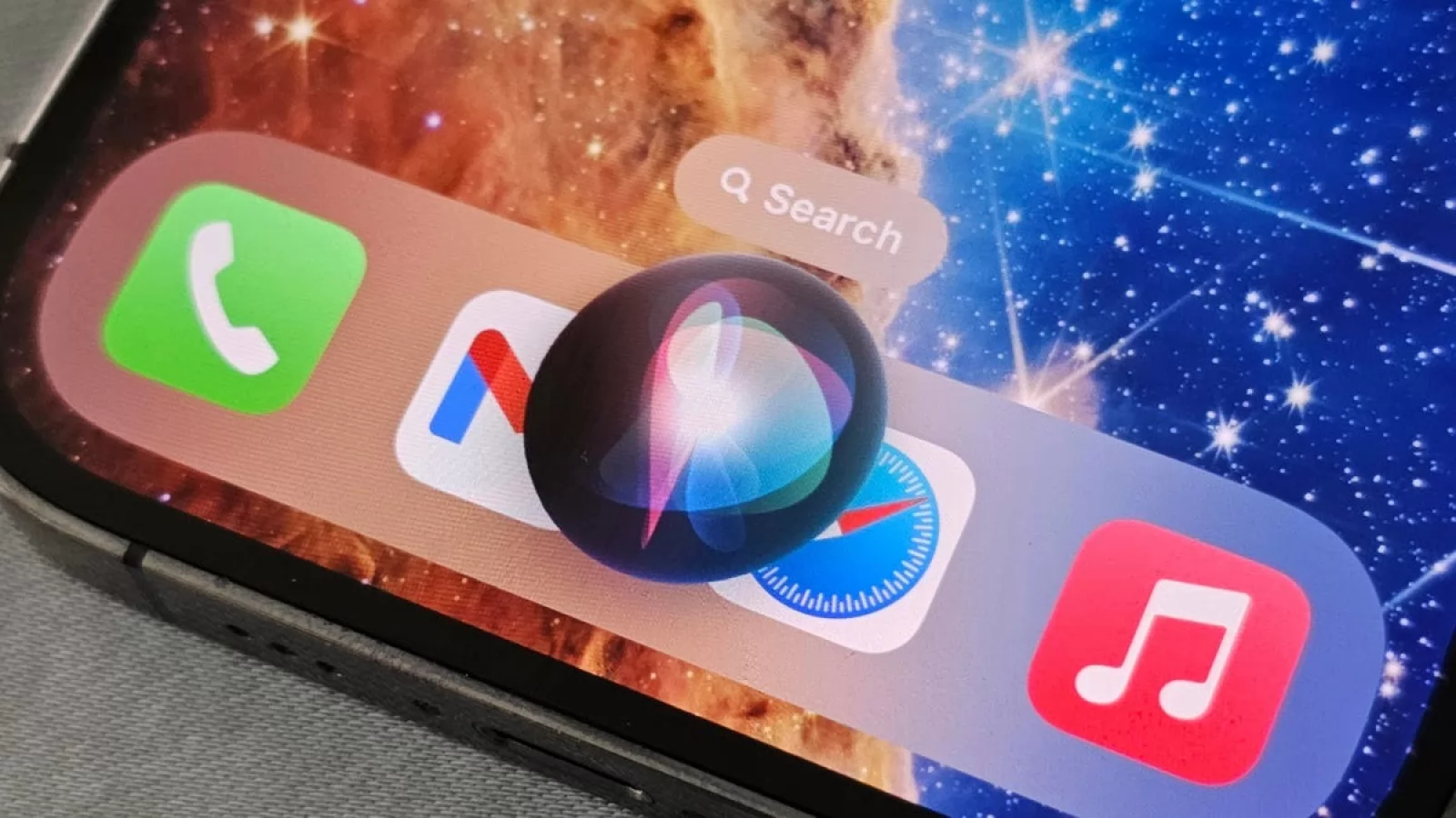 iOS 18 promite actualizări importante: Suport RCS și Siri evoluat