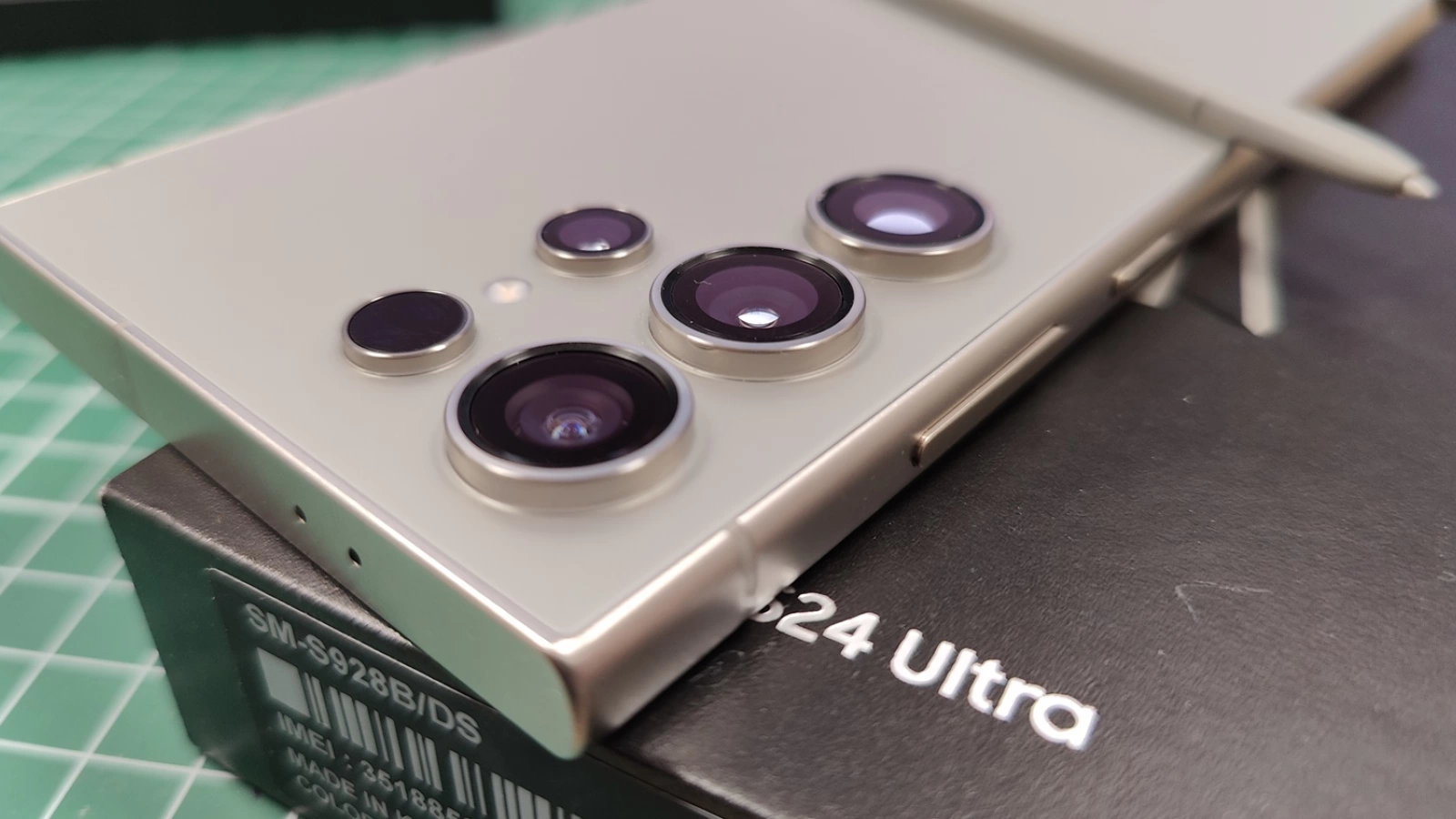 Samsung Galaxy S24 Ultra: Design mai plat, mai curajos colorat, mai rezistent
