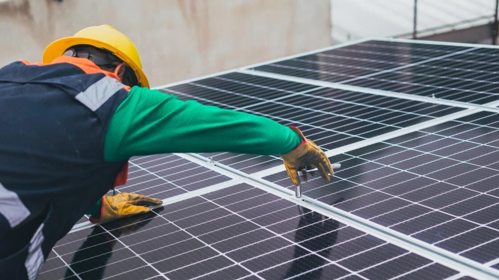 "Taxa pe soare" contestată de Prosumatori; Generezi energie solară şi eşti taxat? Iată ce trebuie să faci