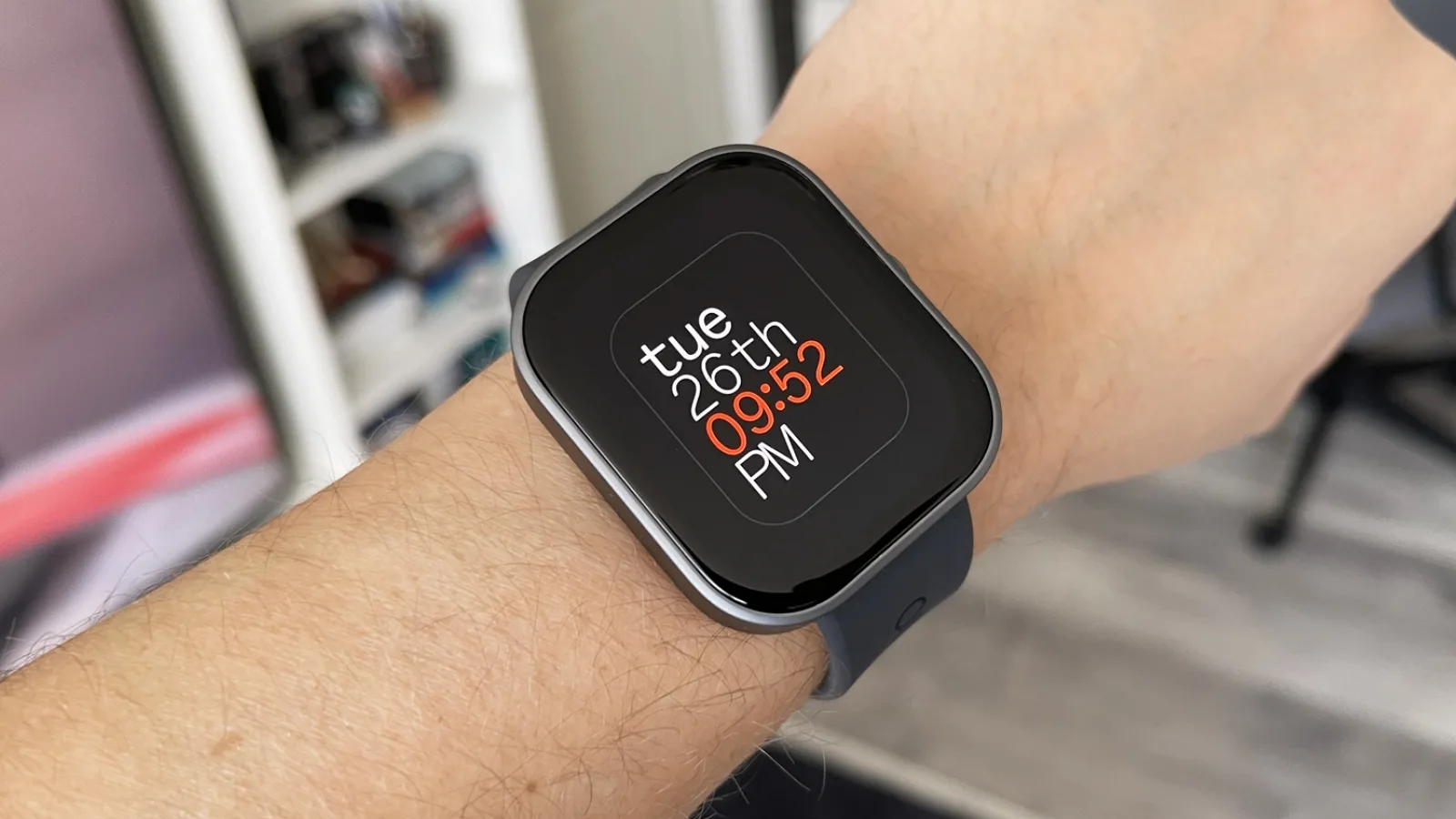 Prezentare CMF Watch Pro by Nothing: Smartwatch premium accesibil, cu autonomie de 13 zile, display AMOLED mare, difuzor și microfon pentru apeluri