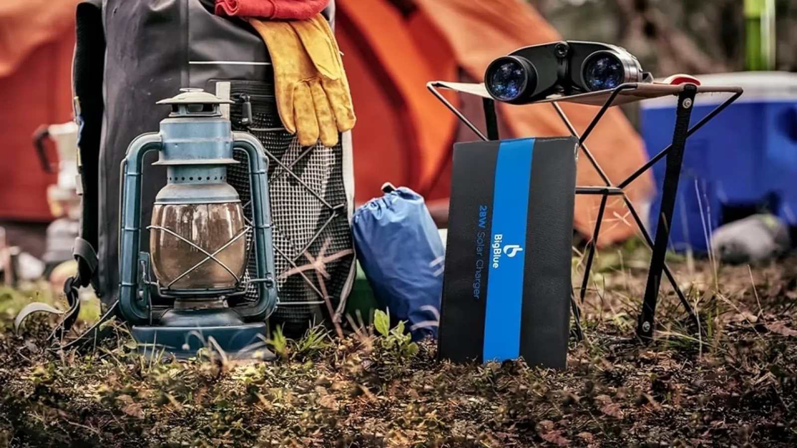 E LUNI e AMAZON: Încărcătorul solar portabil BigBlue e perfect pentru ieșirile în natură și are acum parte de un extra-discount