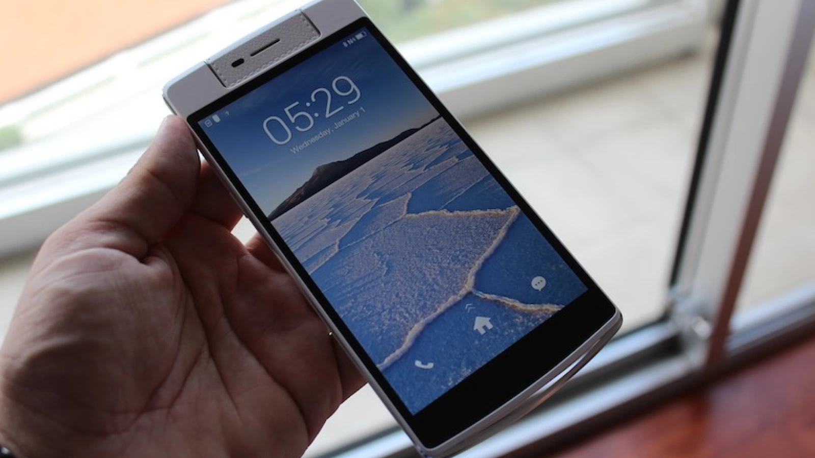 Iată un prim video hands-on cu noul cameraphone Oppo N3