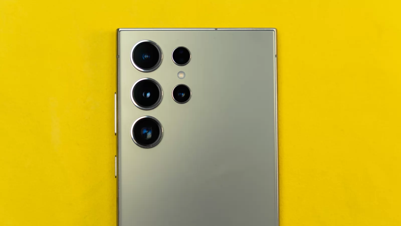 Samsung Galaxy S24 Ultra: Camera livrează la zoom, selfie, Night Mode... dar... există un DAR
