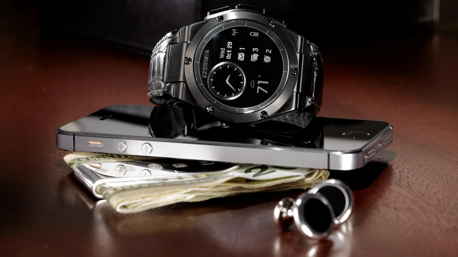 HP pregătește lansarea unui smartwatch În parteneriat cu designer-ul Michael Bastian; acesta va fi disponibil Începând cu data de 7 noiembrie