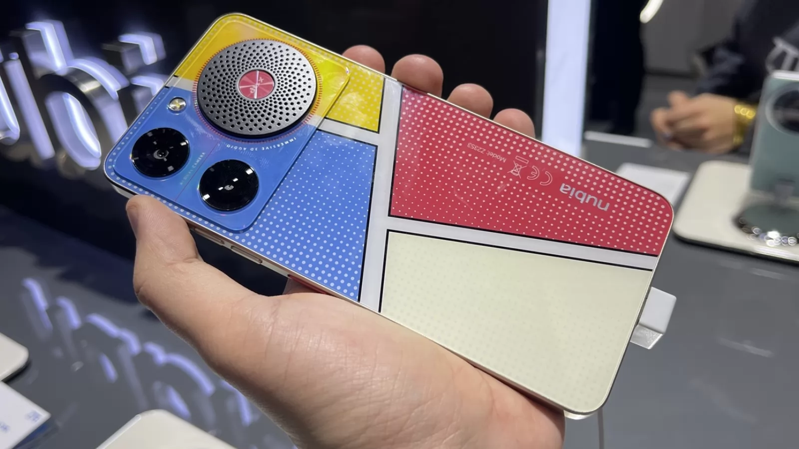 MWC 2024: Revin telefoanele muzicale! ZTE are un Nubia Music cu două jack-uri audio, speaker uriaş