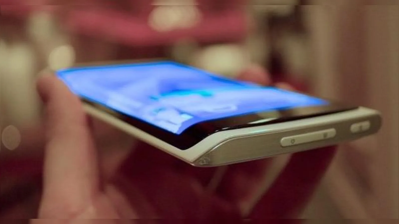 Samsung Galaxy S6 ar putea avea un display flexibil "dual edge", conform unui analist (Zvon)