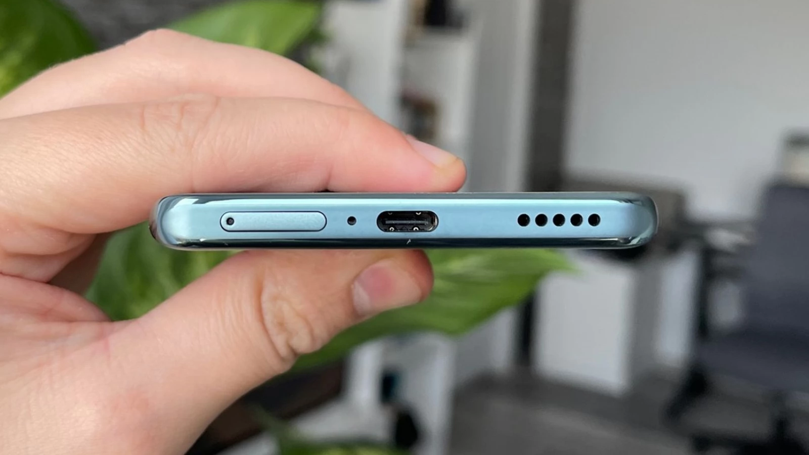 HONOR Magic6 Lite: Acustică mono axată pe volum foarte ridicat, înalte, voce