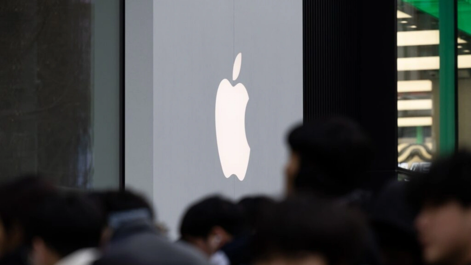Apple cumpără DarwinAI şi se pregăteşte de un iOS 18 plin de AI Generativ