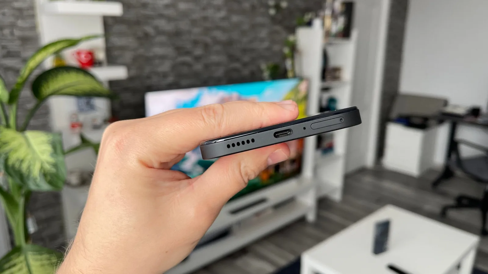 Nothing Phone (2a): Acustică stereo în setup hibrid, cu acustică de calitate