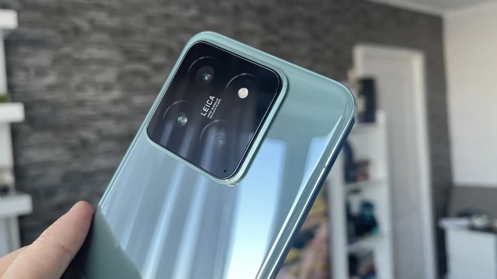 Xiaomi 14: Hardware cu extra-uri binevenite la camere, ecran faţă de Xiaomi 13
