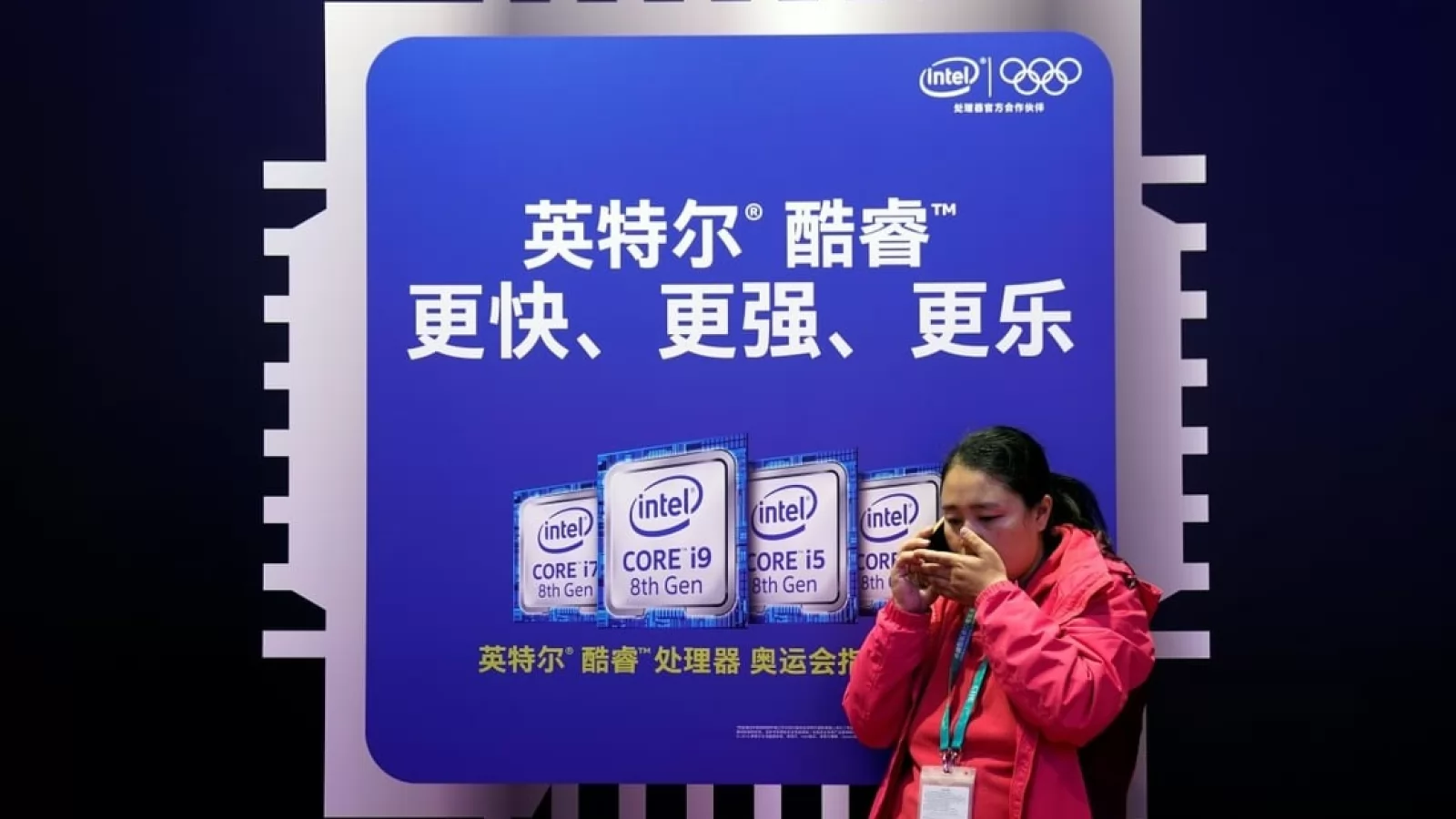 China se îndepărtează de cipurile Intel și AMD pentru computerele guvernamentale