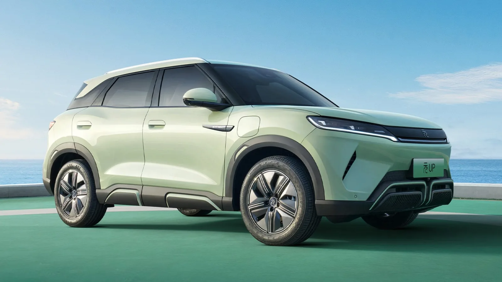 Crossover-ul electric BYD Yuan Up s-a lansat în China și este mai ieftin decât Dacia Spring 