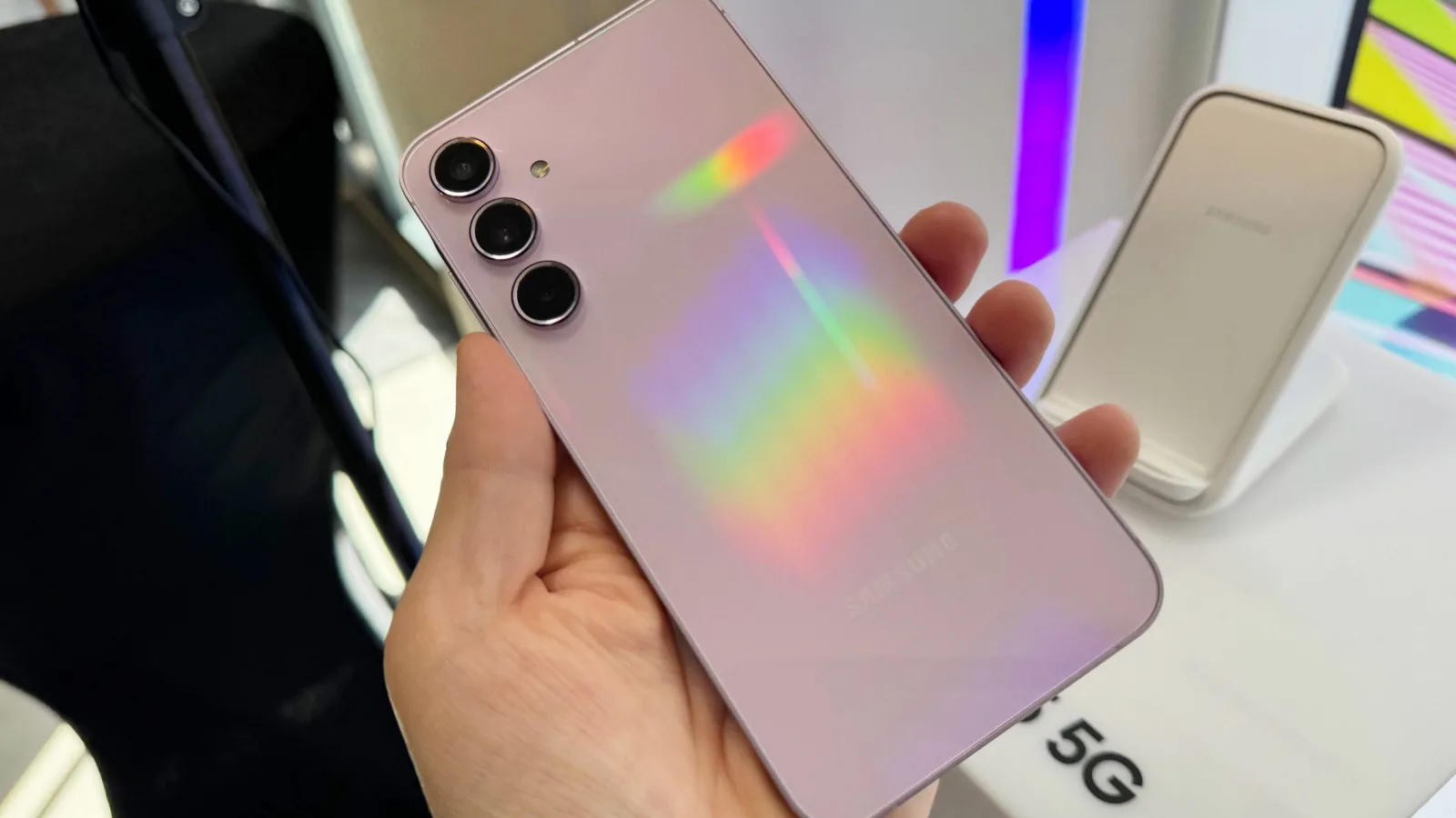 Cum îți dai seama dacă ai în față un Samsung Galaxy A55 sau A35? (Hands on Galaxy A55/ Impresii)