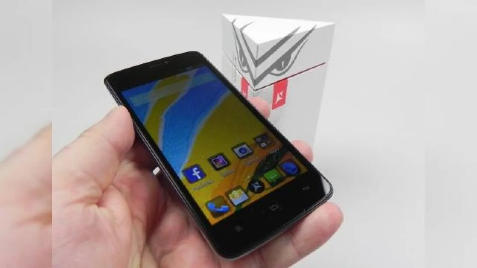 Allview V1 Viper e Unboxing + Concurs: cea mai inedită cutie ajunsă la Mobilissimo.ro ascunde un handset interesant (Video)