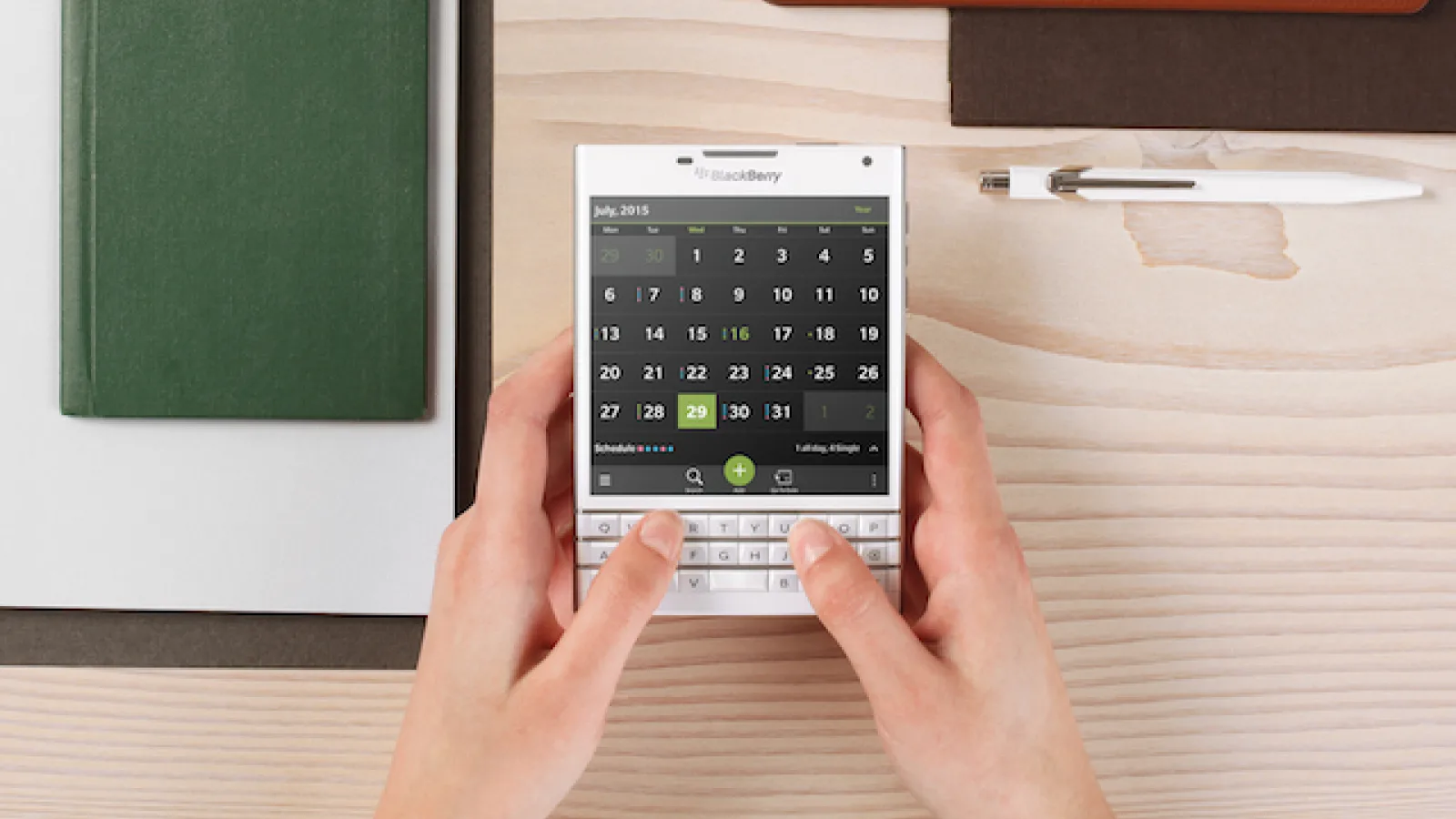 BlackBerry pornește un program de schimbat iPhone-uri pe modele Passport, cu 550 de dolari primiti inapoi