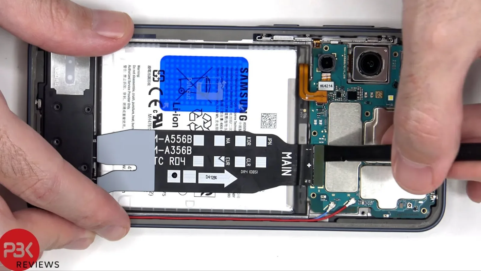 Samsung Galaxy A35 disecat în faţa camerei; Cât de uşor e de reparat? (Video)