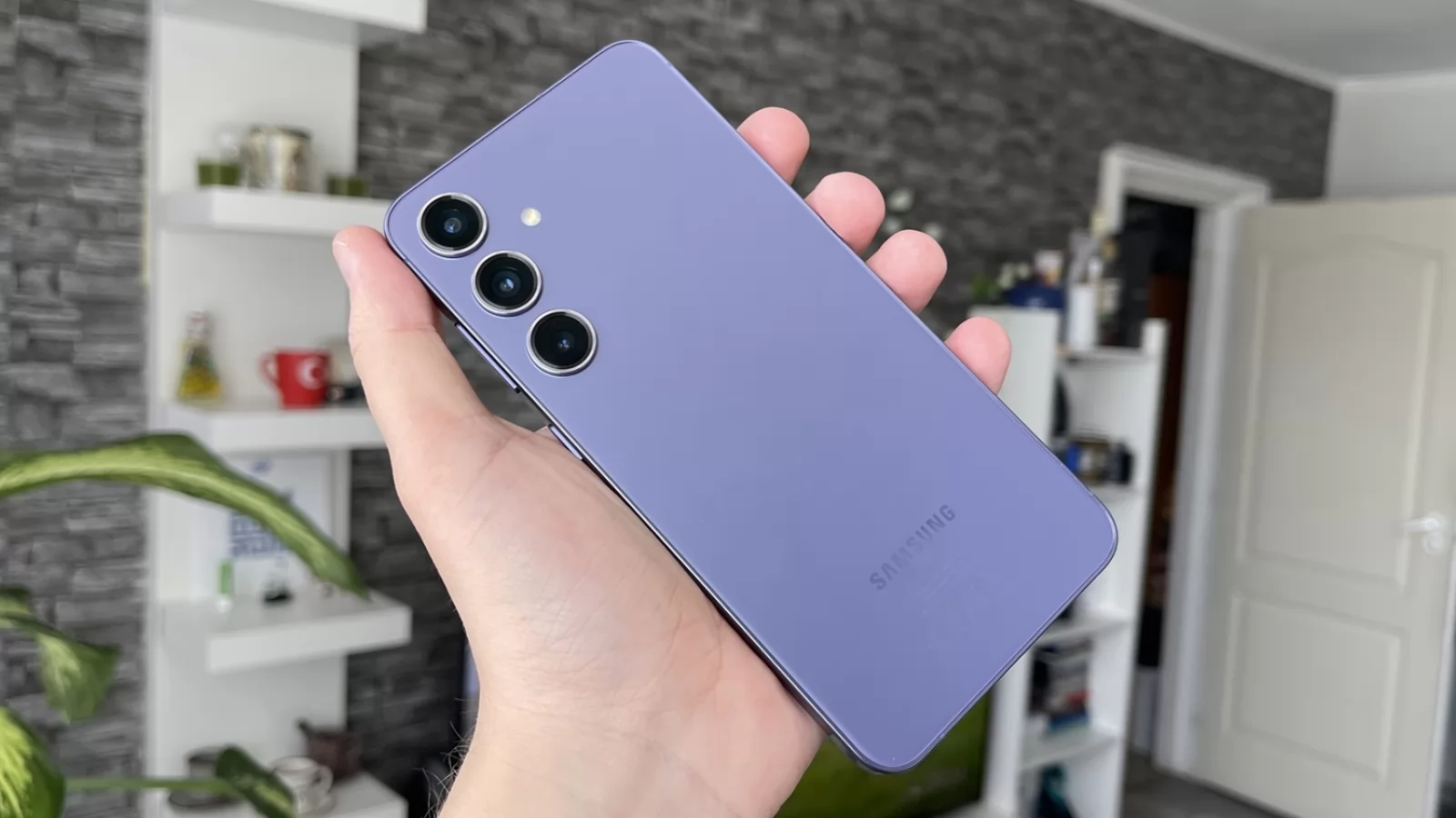 Samsung Galaxy S24+: Design cu muchii mai înguste, ramă, sticlă mai solide
