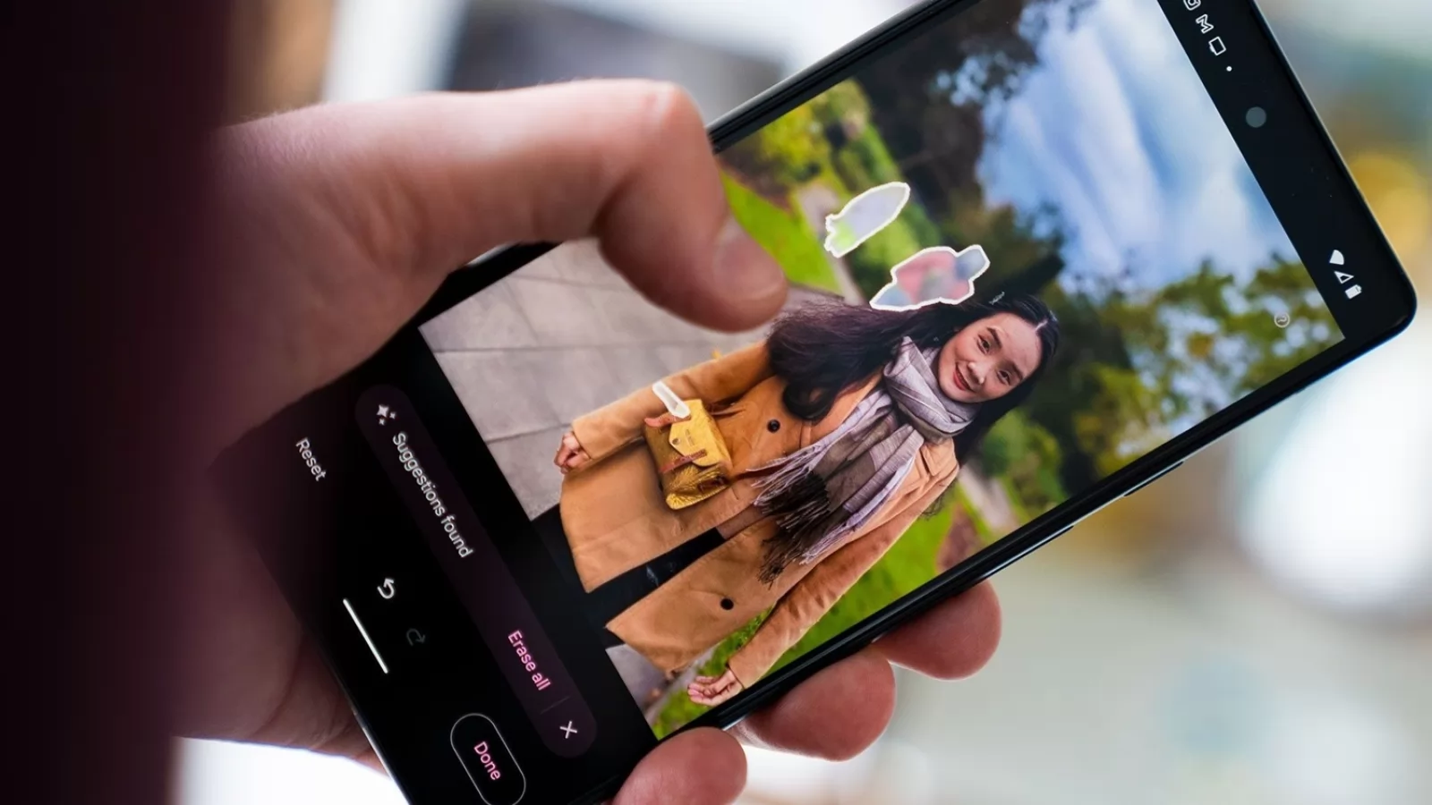 Google va oferi gratuit funcții de editare foto ce folosesc inteligență artificială în aplicația Google Photos (Fotografii) 