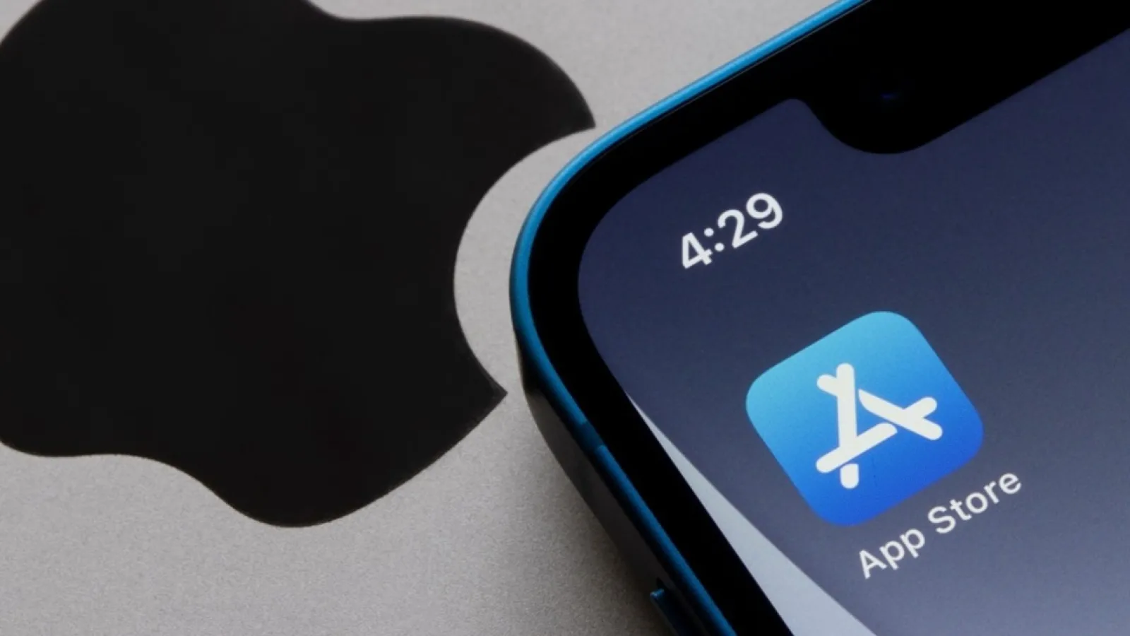 Apple încearcă să evite un proces în valoare de 1 miliard de dolari; Dezvoltatorii de aplicații din Marea Britanie se revoltă