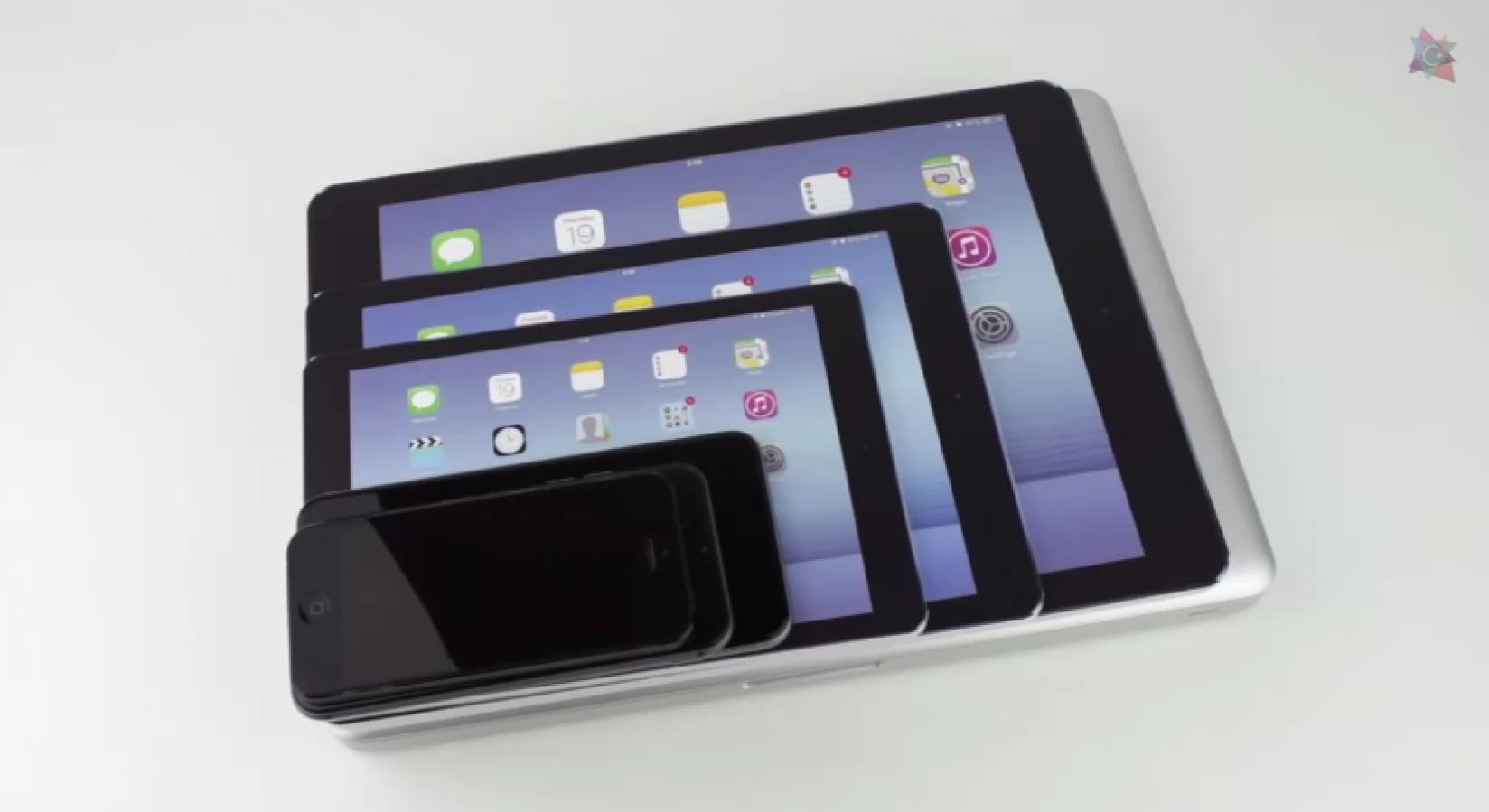iPad Pro/ iPad Air Plus e comparat cu alte iDevice-uri Într-un clip pe bază de randări (Video)