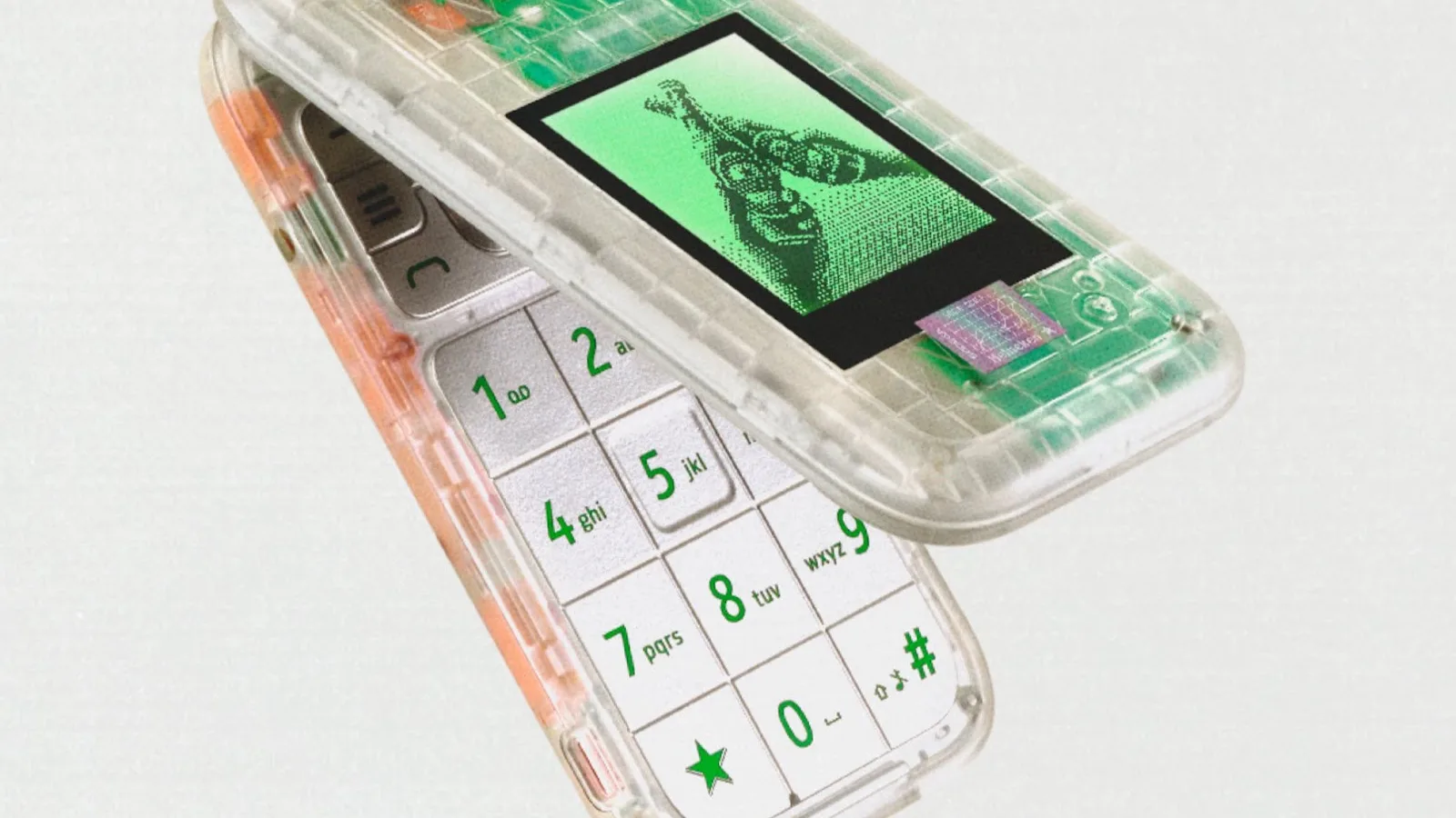 Heineken şi-a făcut propriul telefon: e transparent şi are clapetă - Boring Phone