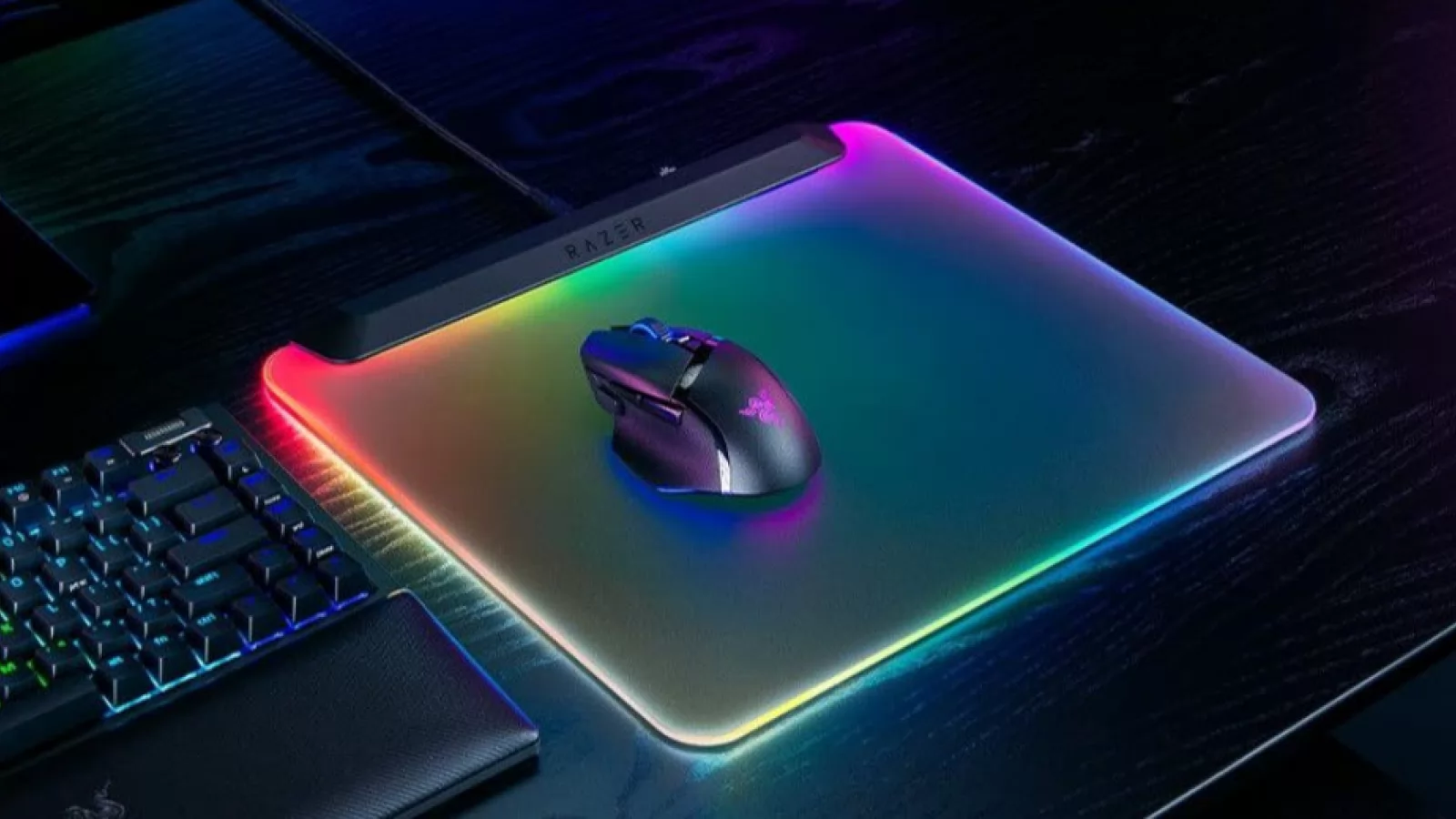 Razer prezintă Firefly V2 Pro: mouse mat, nu pad, cu iluminare LED