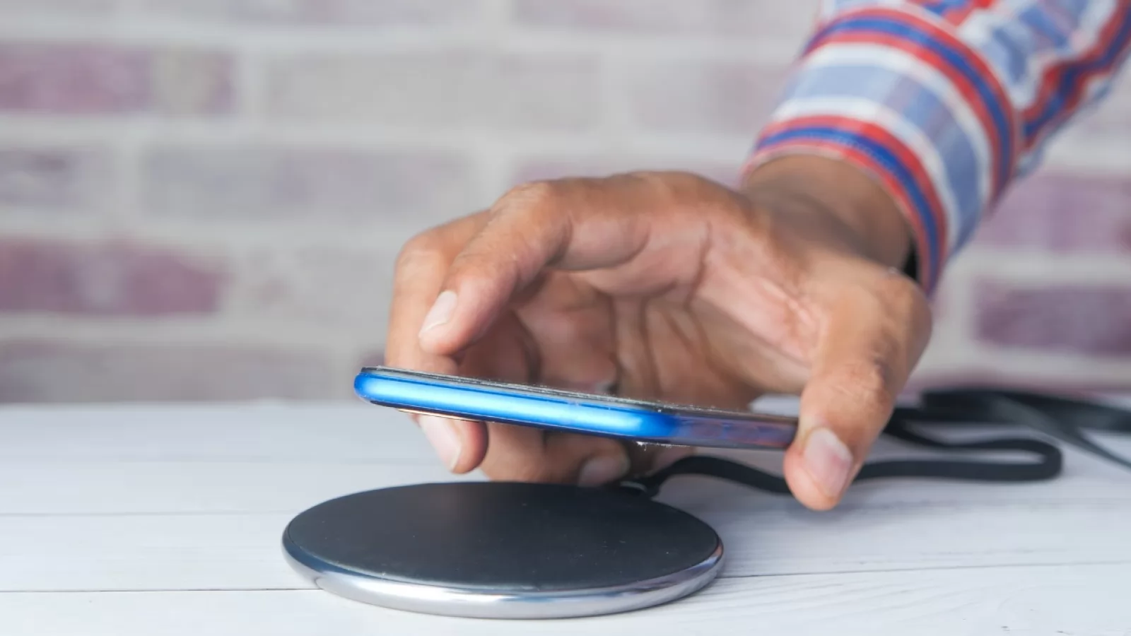 NFC nu e doar pentru plată: Android 15 ar putea aduce încărcarea wireless prin această tehnologie