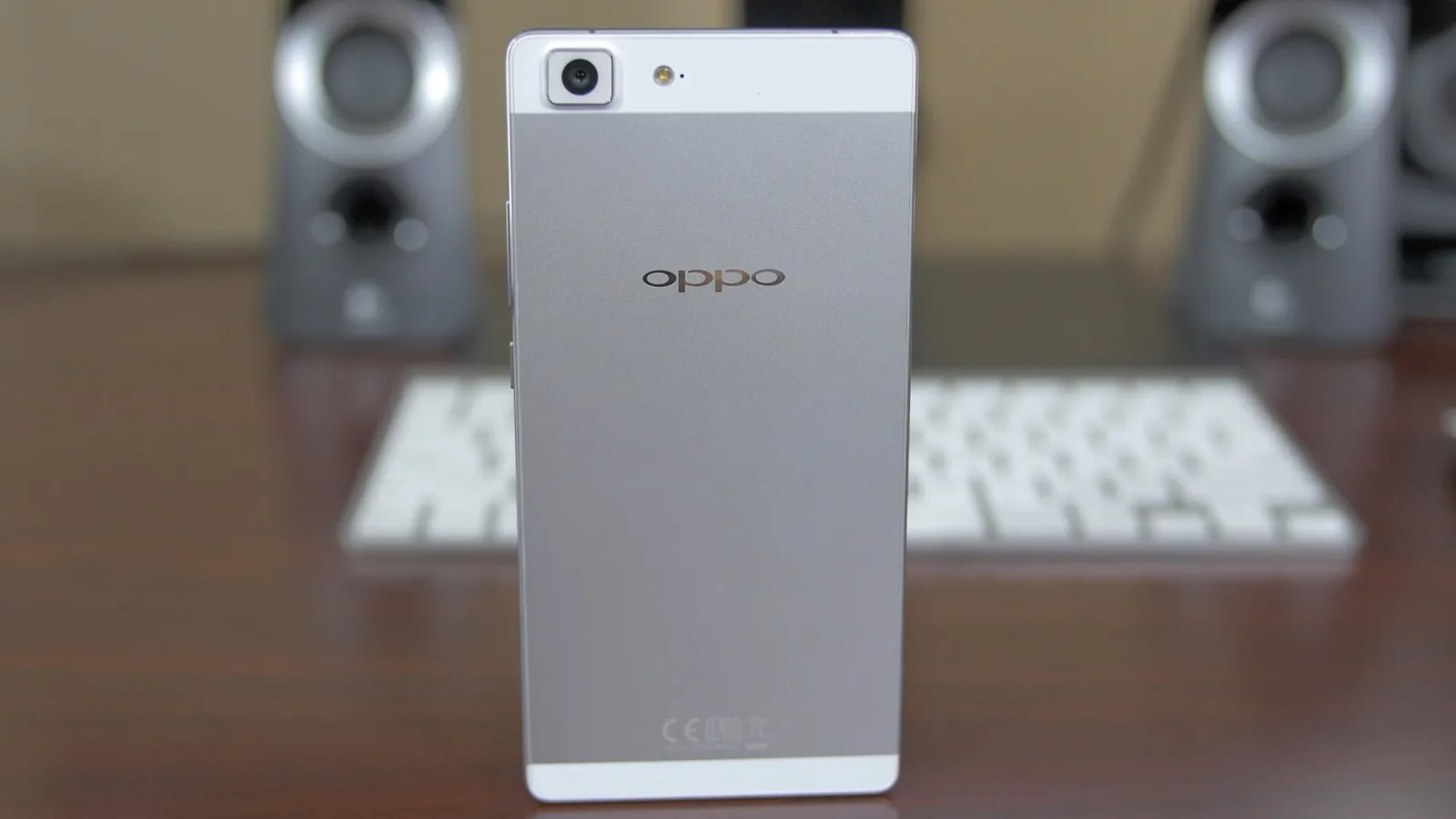 Oppo R5, terminalul cu grosime de doar 4.85 mm scos din cutie de cei de la PhoneDog; iată primele impresii