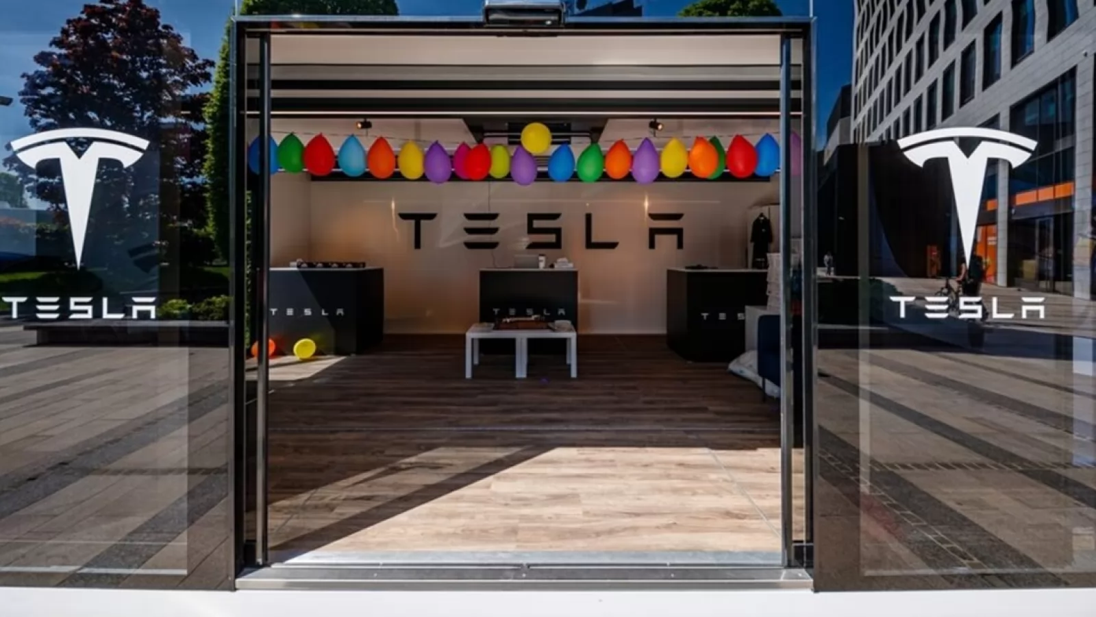 Tesla a deschis primul magazin de tip Pop-Up Store din România; Se află în Iulius Town, Timișoara