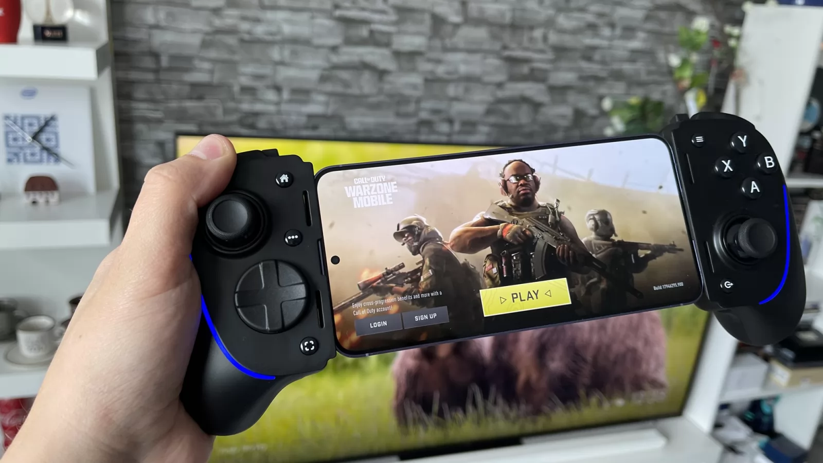 RAZER Kishi Ultra Review: controller-ul care îți transformă smartphone-ul sau tableta în consolă portabilă, cu grip-uri ca de DualSense V2 (PS5)