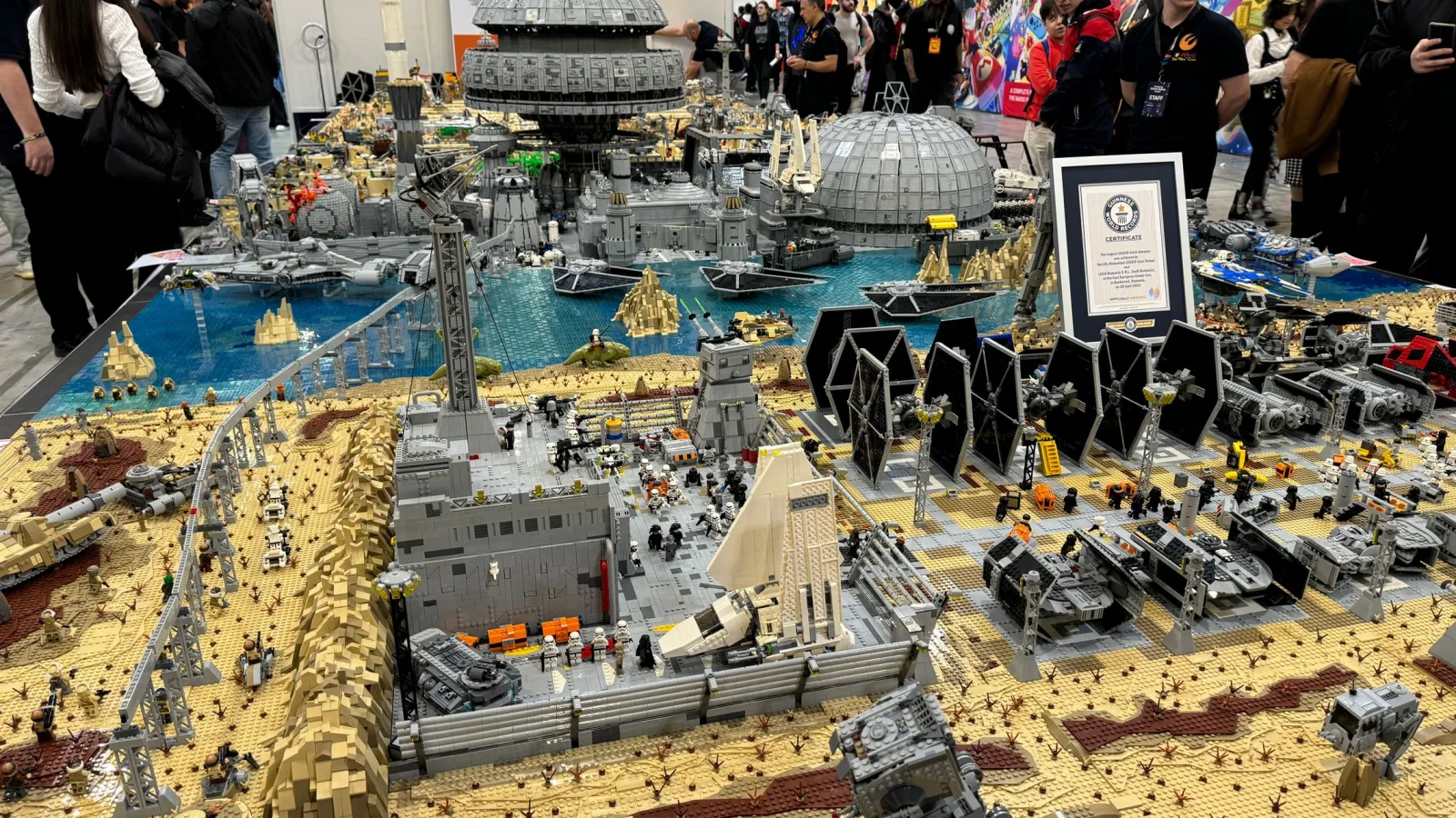 Cea mai mare dioramă LEGO din lume a fost în Bucureşti în weekend la Comic Con (Video)