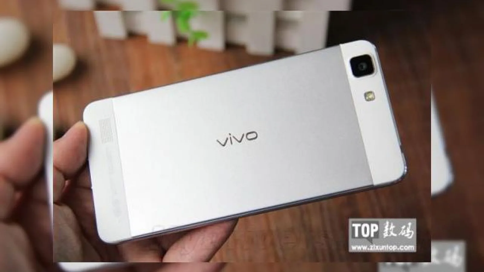 Vivo X5Max, cel mai subțire smartphone din lume primește și o versiune mini denumită X5F (Vivo X5F); acesta este certificat de TENAA