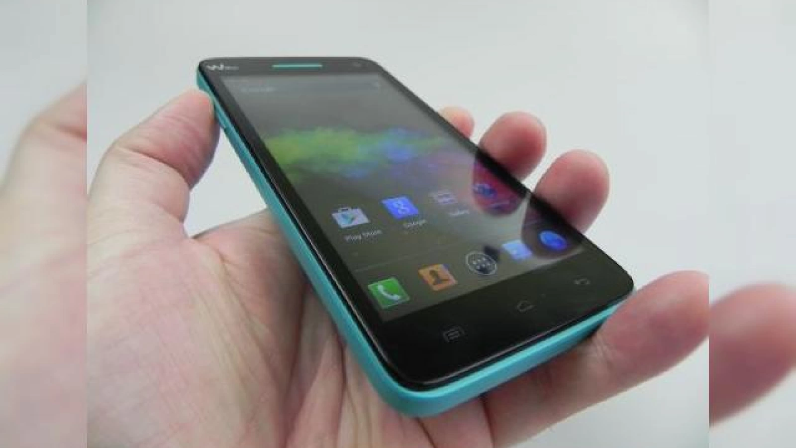 Wiko Rainbow Review: telefon tineresc cu cameră OK, ecran foarte luminos, dar cu baterie dezamăgitoare (Video)