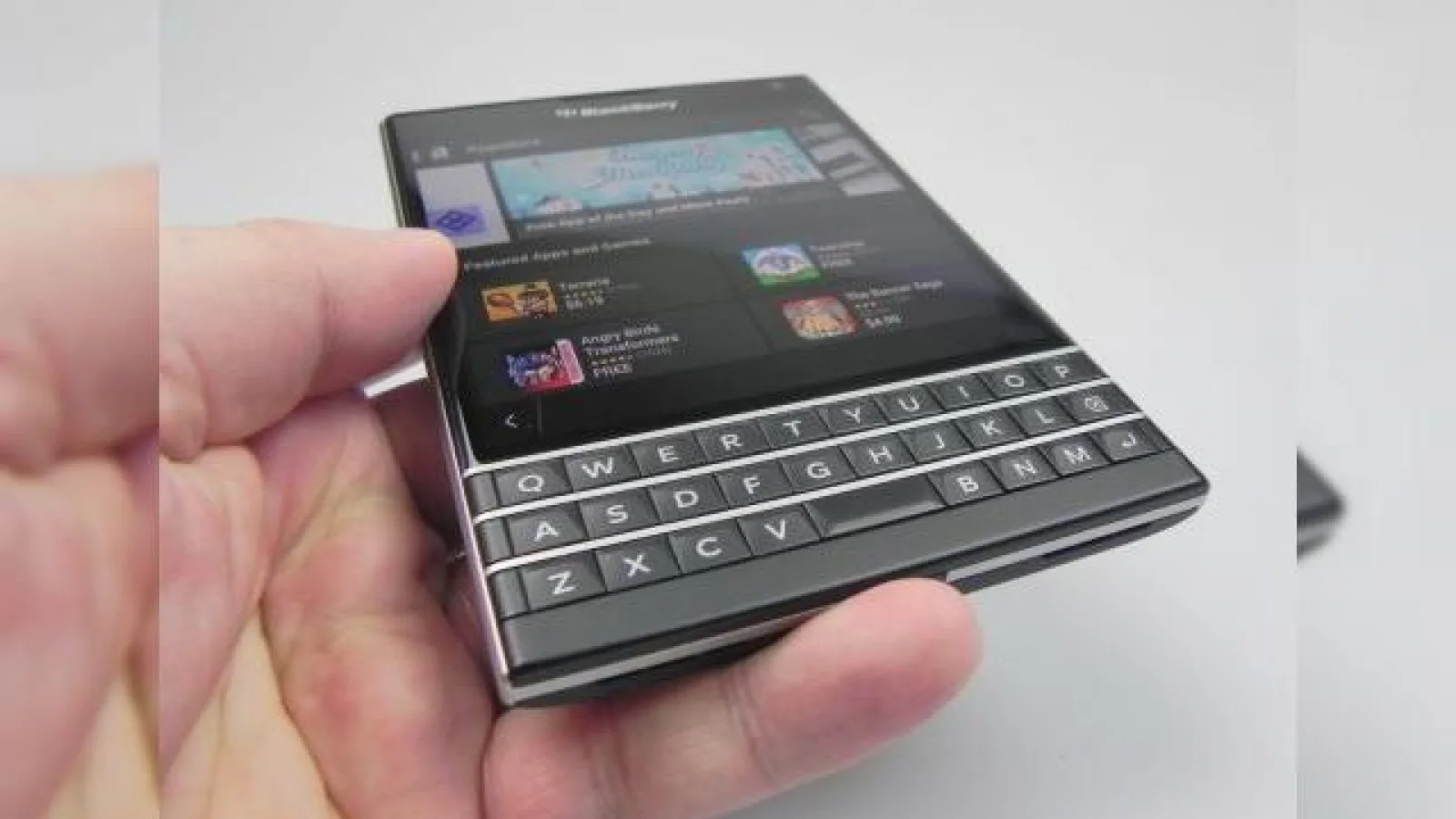 BlackBerry Passport review: murele nu trebuie să fie neapărat acre! (Video)