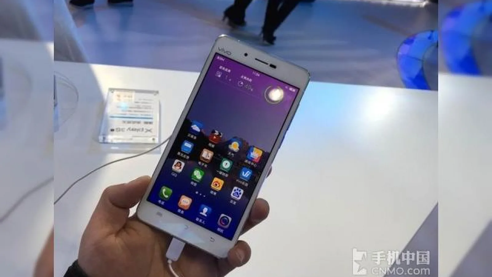 Vivo X5 Max, cel mai subțire telefon din lume se afișează În cadrul show-ului China Global Partner Conference