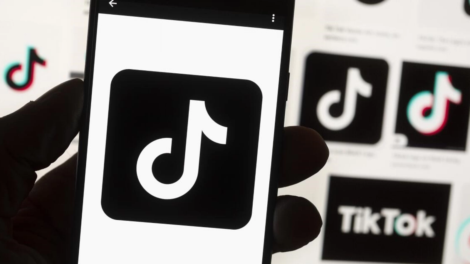 TikTok vrea într-adevăr să concureze cu YouTube! Platforma permite acum încărcarea clipurilor lungi, de până la 60 de minute