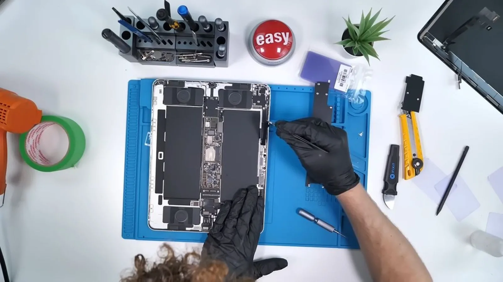Noul iPad Pro de 13 inch e disecat în fața camerei; Ce îl face diferit față de predecesori?