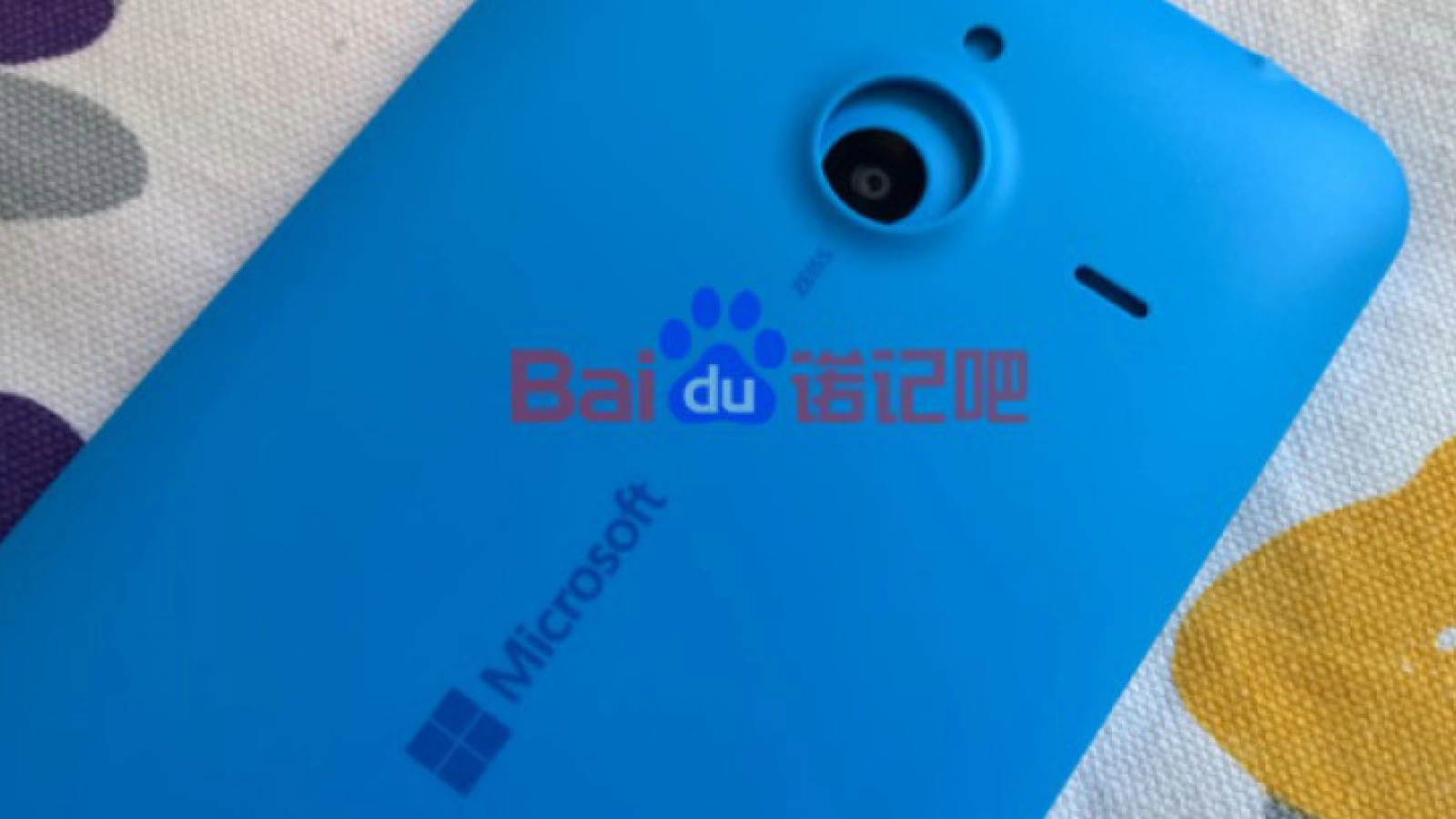 Carcasa lui Microsoft Lumia 1330 (RM-1062) se afișează Într-o primă fotografie