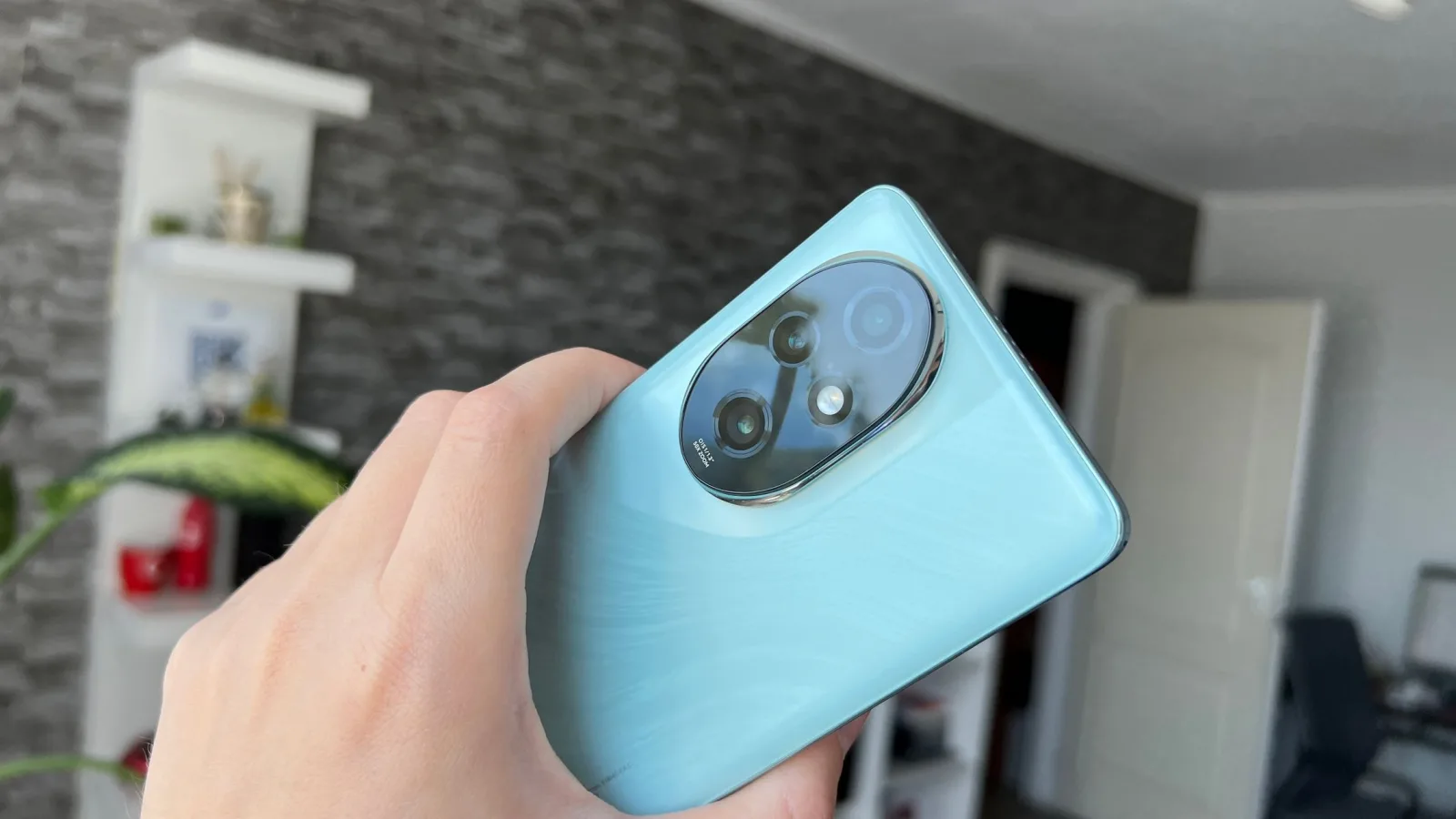 HONOR 200 Pro Unboxing și primele impresii: de la Gaudi la Harcourt, via Emily in Paris