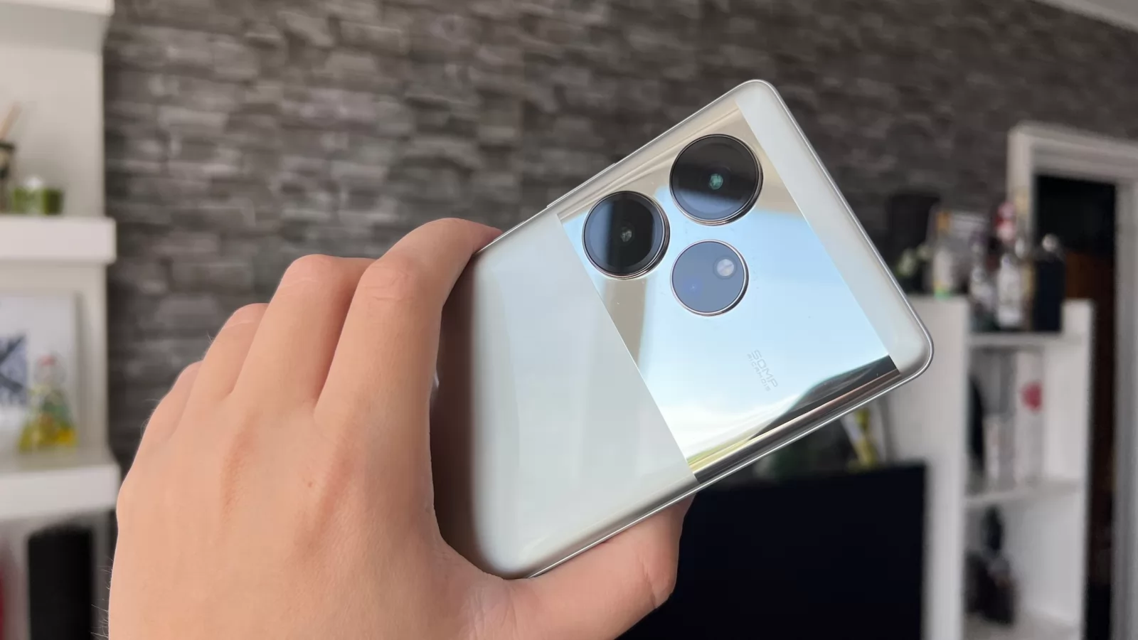 Realme GT 6: Cameră cu senzor wide Sony LYT-808 pusă la treabă în scenariu torid, gata de vacanța