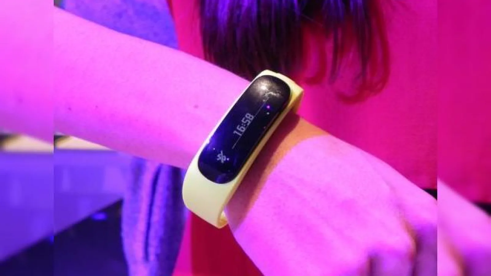 Huawei confirmă În exclusivitate pentru Mobilissimo.ro sosirea brățării Talkband de nouă generație la MWC 2015