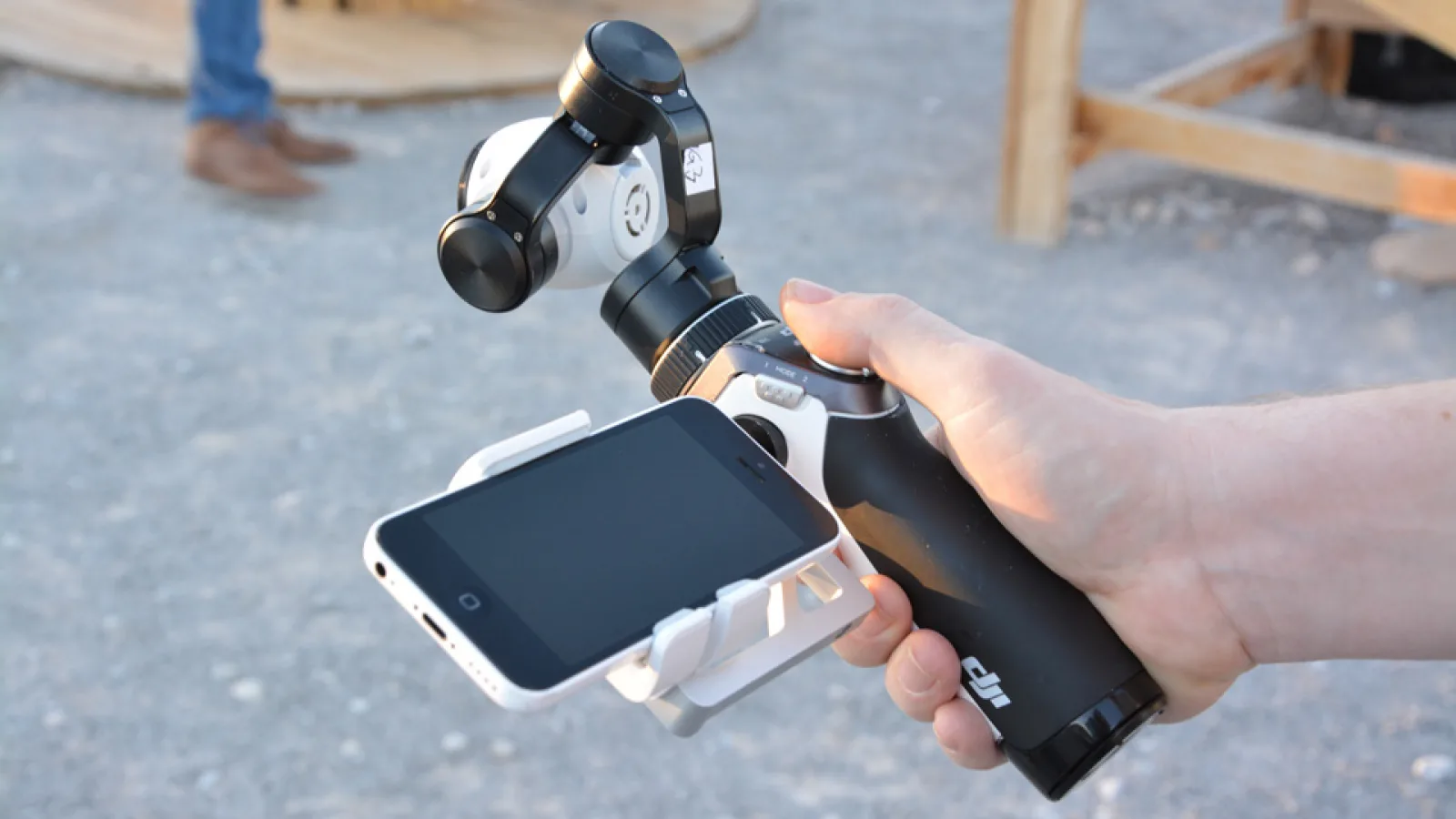 Echipamentele foto ale dronelor ajung accesorii de smartphone-uri; Iată un device de acest gen de la firma DJI