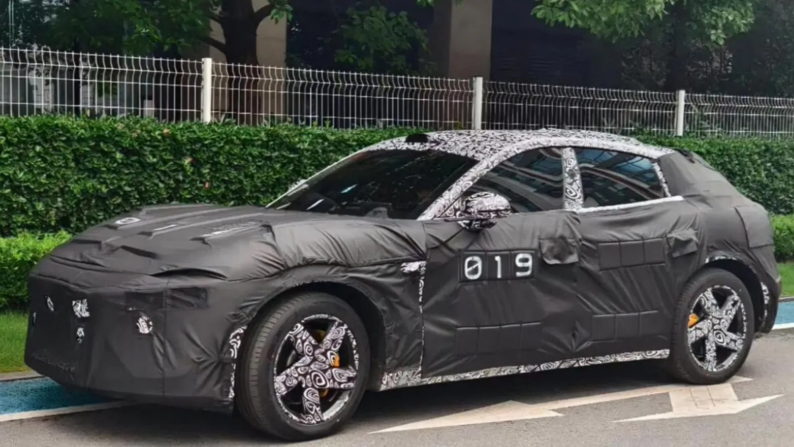 Xiaomi MX11, rivalul Tesla Model Y, surprins în imagini spion