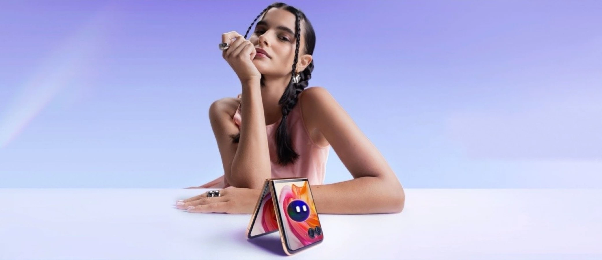 Motorola RAZR 50 Ultra anunţat: cel mai mare ecran extern de pe un Flip, cameră telephoto cu zoom optic