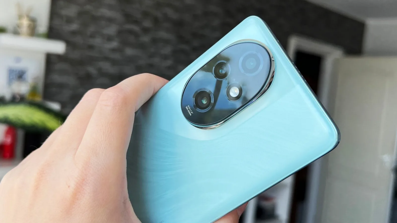 HONOR 200 Pro: Camera ideală pentru portrete artistice, de vedetă, cu plusuri la culori pariziene