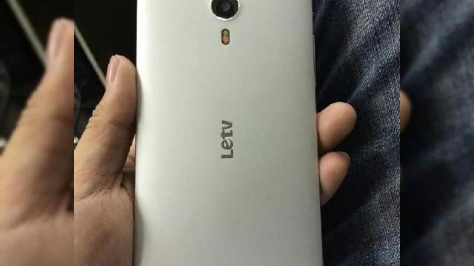 Smartphone-ul LeTV este combinația perfectă dintre un iPhone 6 și un HTC One; iată cum arată ultima creație a chinezilor